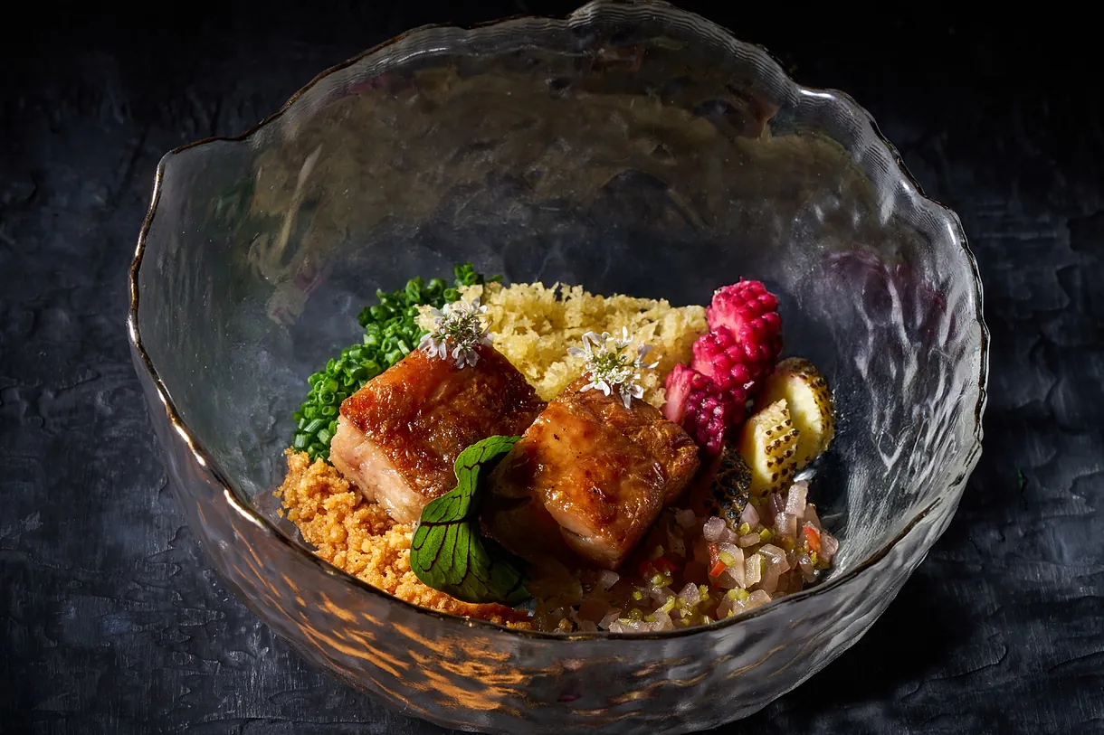 Sabores del Perú mountain under gray clouds